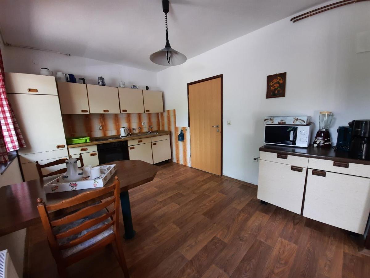 Lazy Bear Hotel Jezerce Bagian luar foto