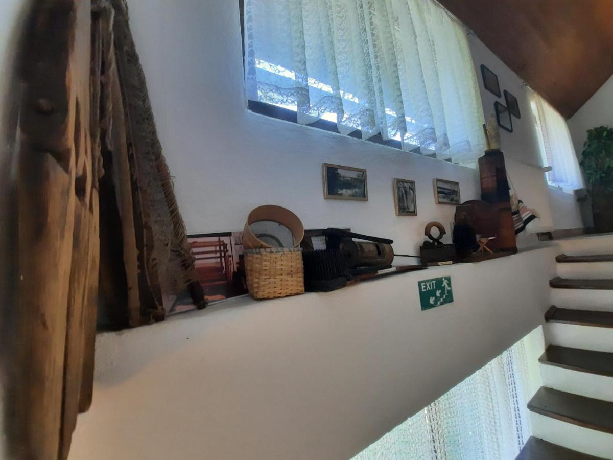 Lazy Bear Hotel Jezerce Bagian luar foto