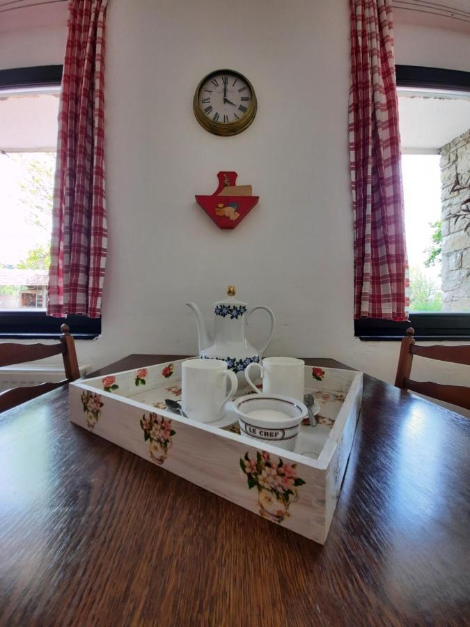 Lazy Bear Hotel Jezerce Bagian luar foto