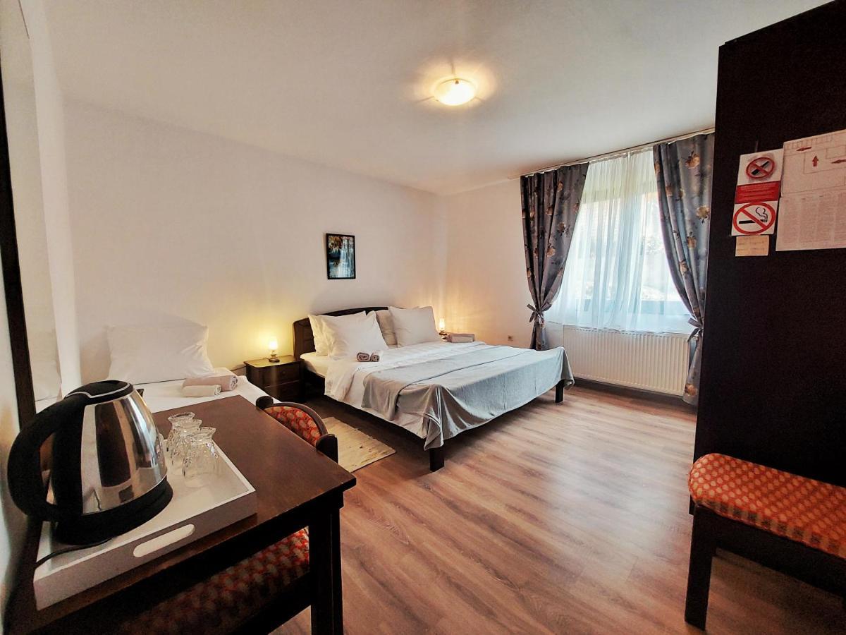 Lazy Bear Hotel Jezerce Bagian luar foto