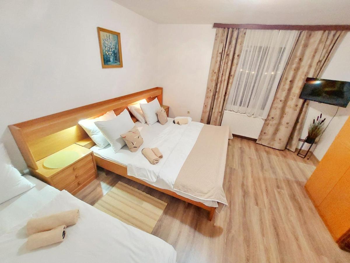 Lazy Bear Hotel Jezerce Bagian luar foto